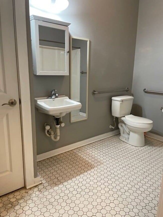 Building Photo - Single Family Home