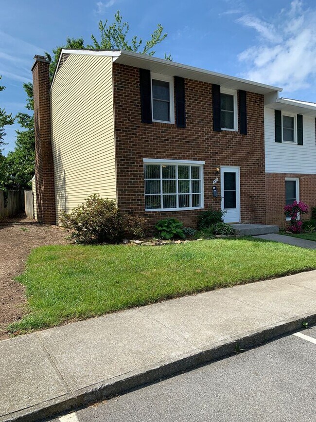 Building Photo - 338 Loudon Rd