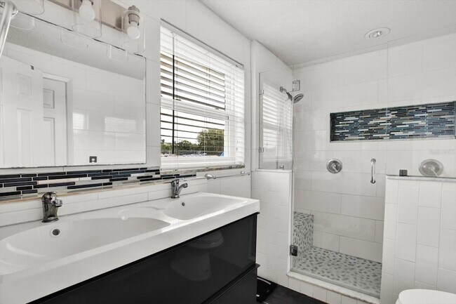Building Photo - 6504 Lenore Dr