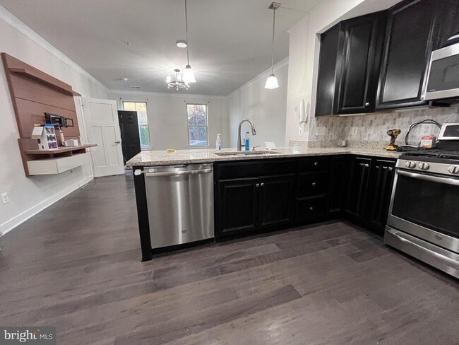 Building Photo - 42593 Burbank Terrace