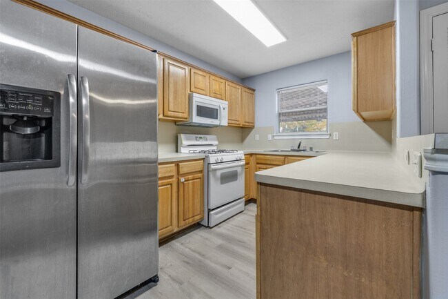 Building Photo - 914 Purdy