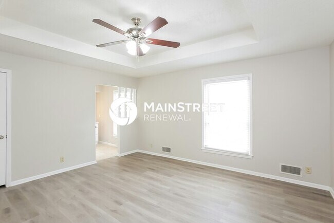 Building Photo - 4 Bedroom Pet-Friendly Home in Kansas City, MO with Main Street Renewal