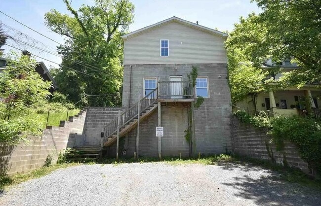 Primary Photo - 516 Pearl Ave