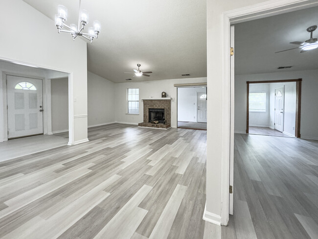 Building Photo - LOVELY STRAWBRIDGE HOME FOR RENT!!!