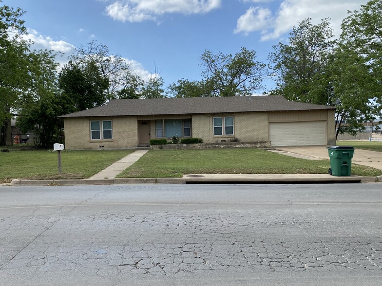 Front view - 1741 W Frey St