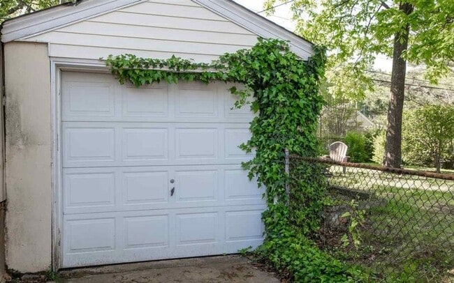 Building Photo - Beautiful three Bedroom One Bathroom For Rent