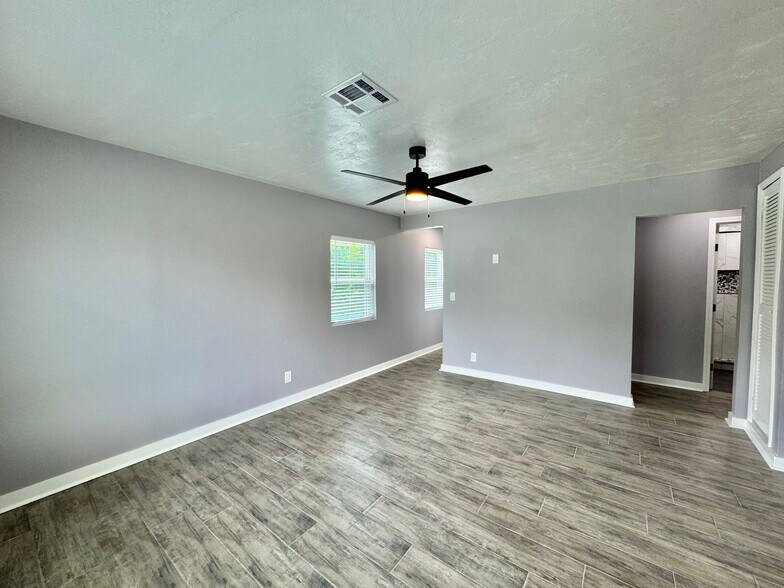 Building Photo - 2144 Westchester Dr