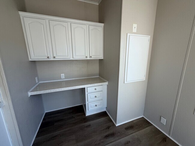 Building Photo - 2035 Red Cedar Dr