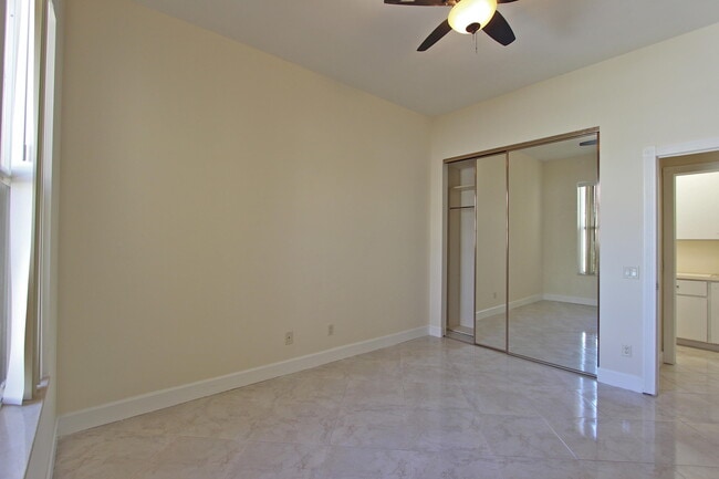 Building Photo - 252 Sussex Cir