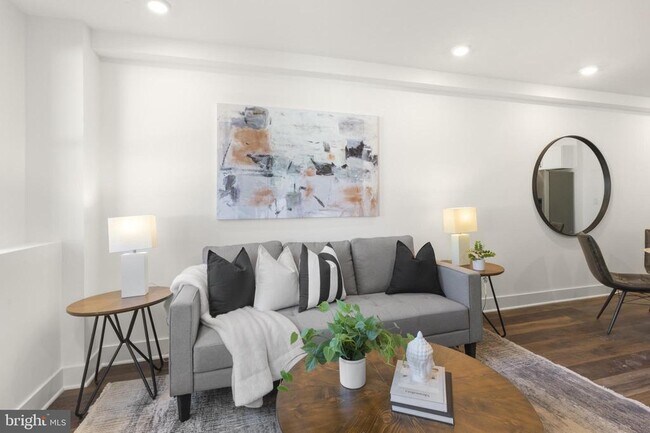 Building Photo - 7037 Ridge Ave