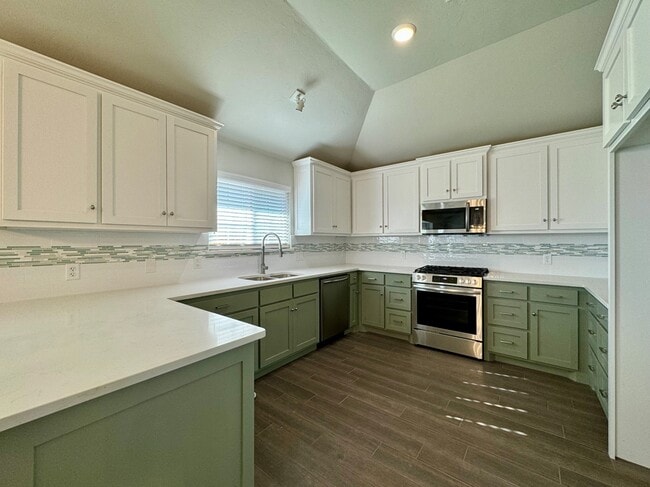 Building Photo - 9312 Pear St