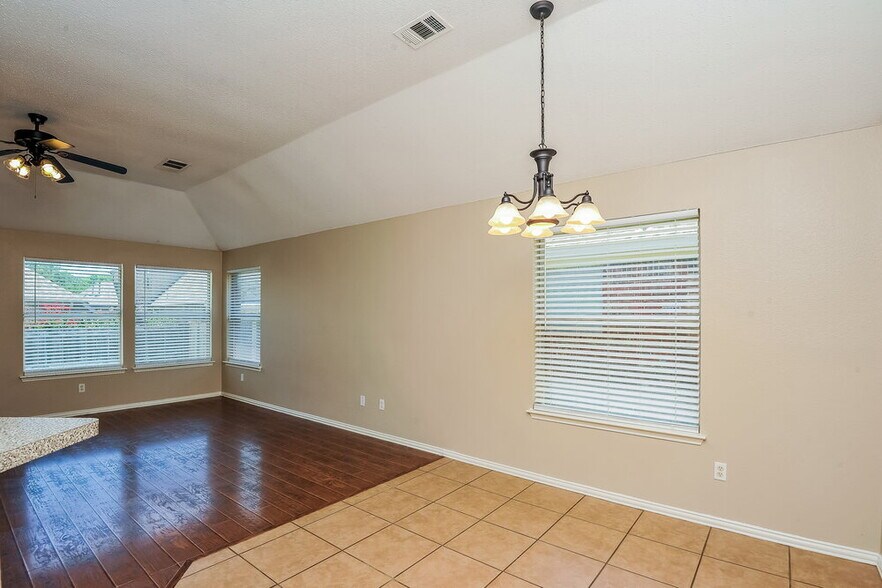 Building Photo - 10004 Chadbourne Rd