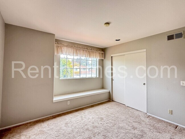 Building Photo - 1737 Willowhaven Rd