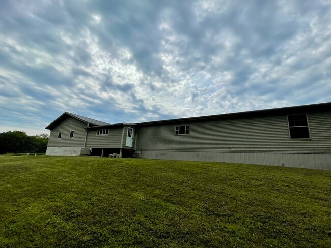 Building Photo - 529 NE 851st Rd