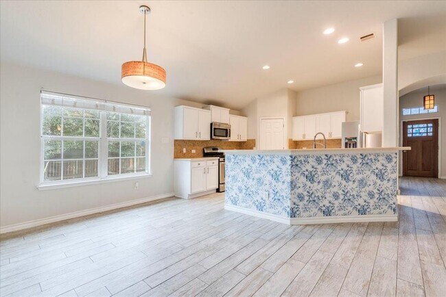 Building Photo - 7805 Huddleston Ln