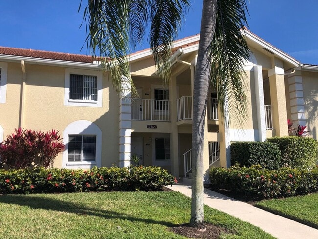 Building Photo - 2 Bedroom 2 Bath Condo Great Location and Schools