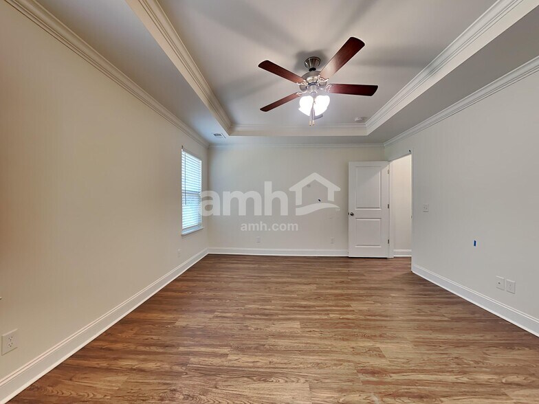 Building Photo - 992 Theodore Rd