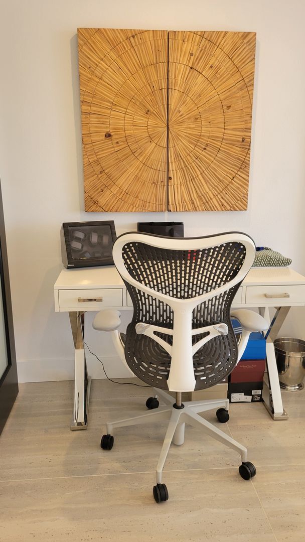 Building Photo - Beautifully renovated 2/2 condo downtown Sarasota with view of Bay!