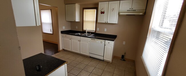 Building Photo - 5738 N 55th Pl