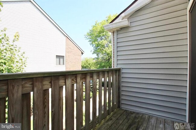 Building Photo - 818 Ravens Crest Dr