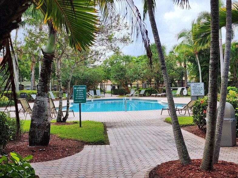 Building Photo - 10276 Fox Trail Rd S