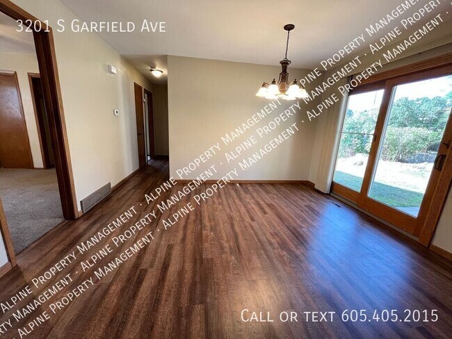 Building Photo - 3201 S Garfield Ave