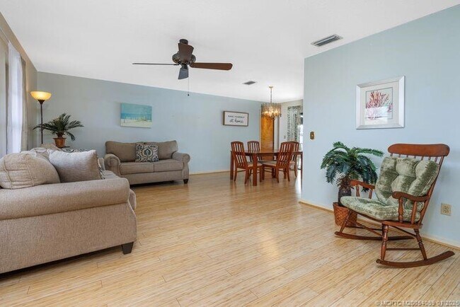 Building Photo - 160 SE Duxbury Ave