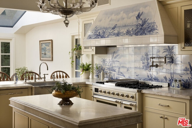 Building Photo - 10030 Toluca Lake Ave