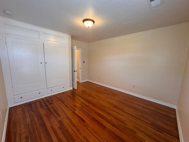 Building Photo - 21 Orange Dr