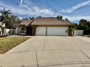 Building Photo - Nice Single Story Home