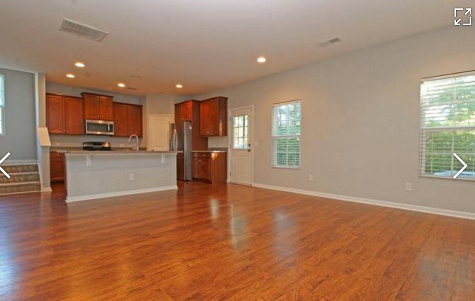 Building Photo - 218 Tuscany Ct
