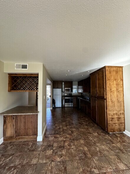 Building Photo - 3722 W Benjamin Holt Dr