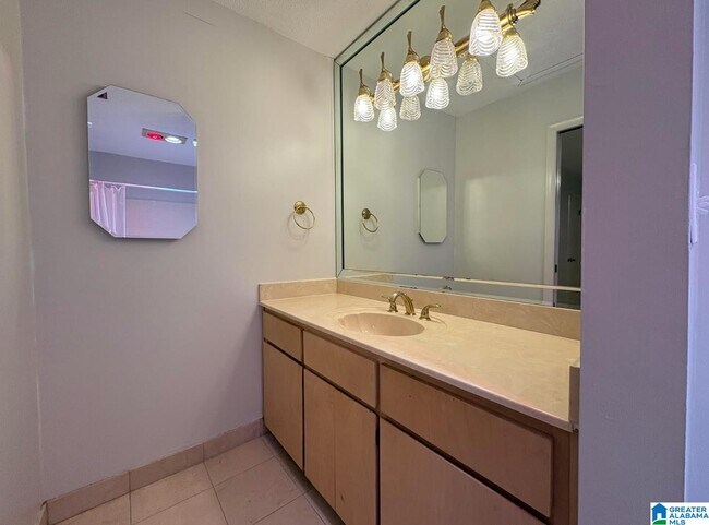 Building Photo - 3101 Lorna Rd