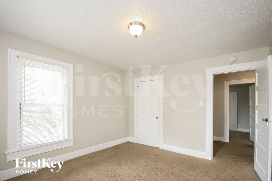 Building Photo - 626 E 25th St