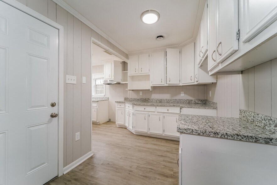 Building Photo - 3042 Meadow Forest Dr