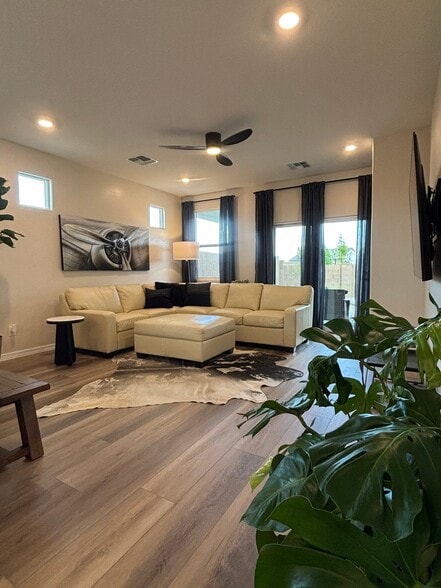 Building Photo - 1204 Tranquil Ln