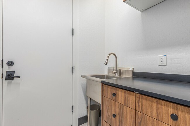 Building Photo - Luxury at Vistal