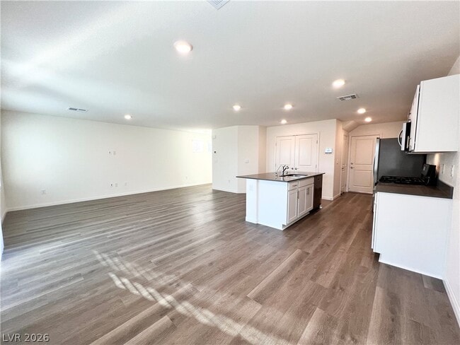 Building Photo - 2625 Dahlia Fls Ave