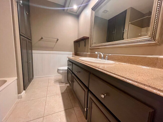 Building Photo - COMING SOON!!! Beautiful 3 Bedroom, 2 Bathroom + Den Residence in the Heart of La Quinta!