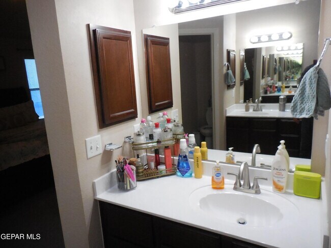 Building Photo - 12572 Paseo Lindo Dr