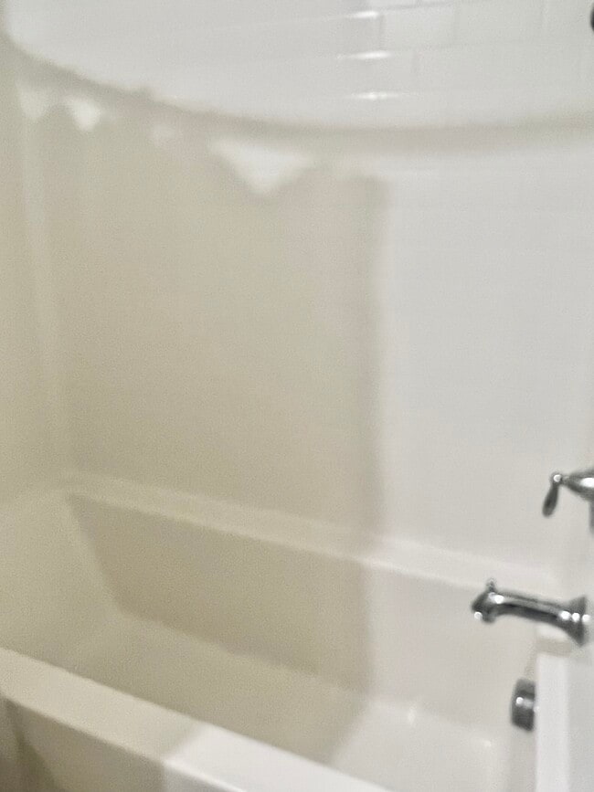 Building Photo - 511 Finch Ln