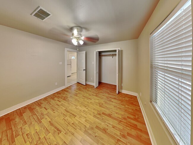 Building Photo - 3932 Locke Ave