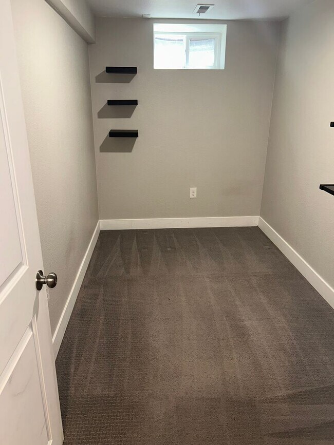 Building Photo - Updated 4 Bed Home with Finished Basement, Central A/C & Fenced Yard in Lakewood!