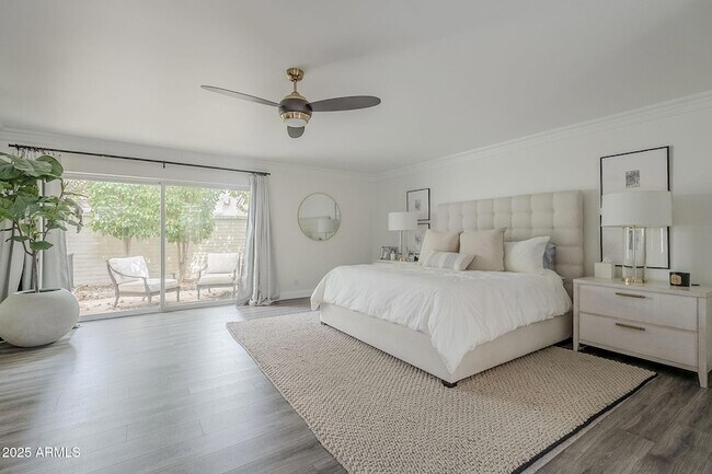 Building Photo - 7322 E Sierra Vista Dr