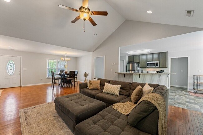 Building Photo - 155 Rose Brier Lane.