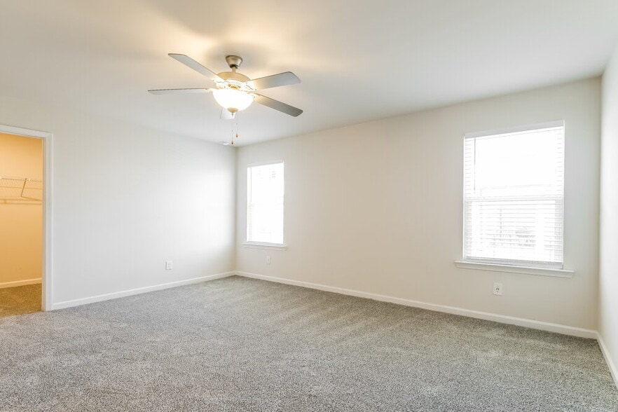 Building Photo - 1672 Villageside Ct