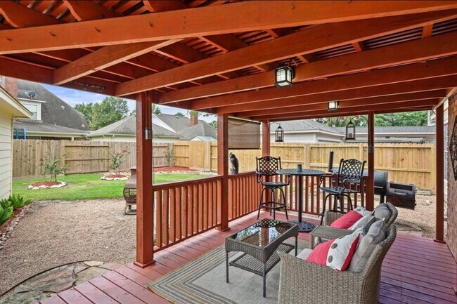 Building Photo - 17335 Meadow Heights Dr