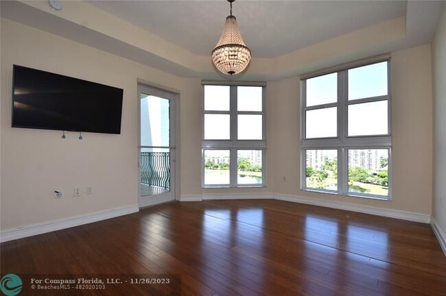 Building Photo - 20000 E Country Club Dr