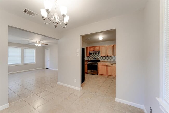 Building Photo - 4311 Ione St