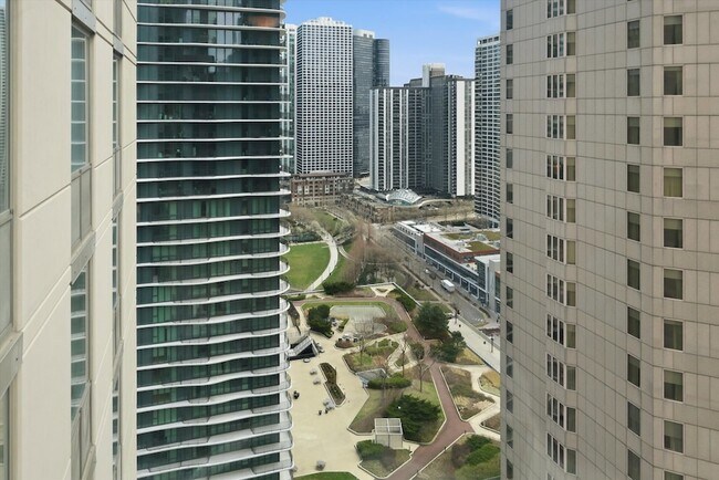 Building Photo - 222 N Columbus Dr